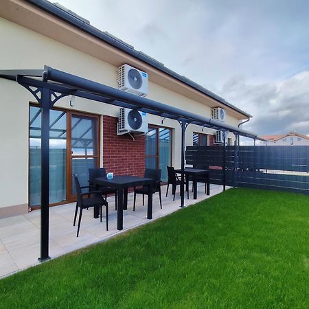 Ahoy Relax Apartmany Nesvady Exterior foto